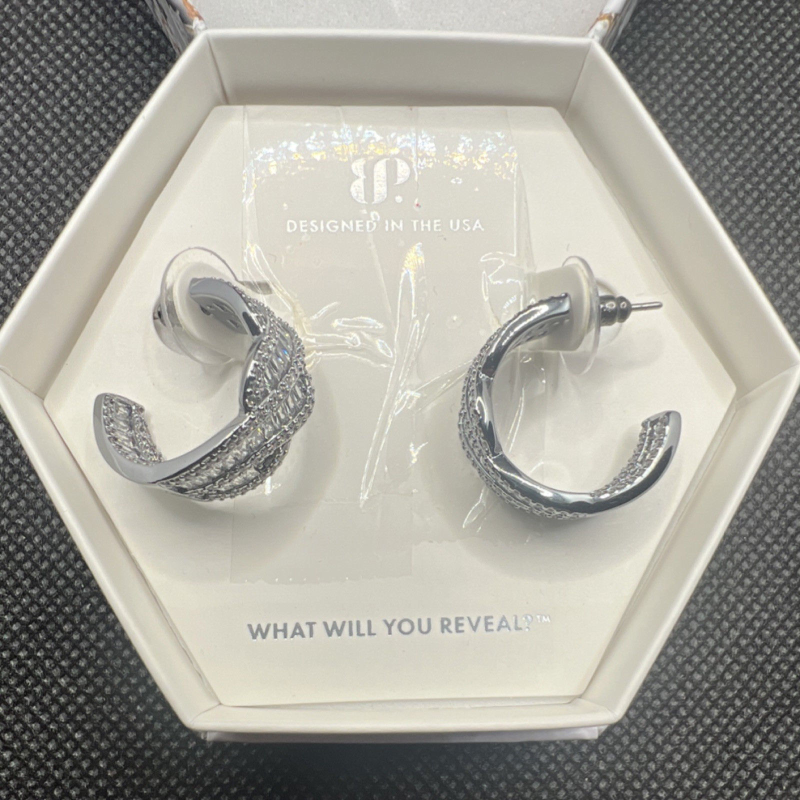 Ring Bomb Birthday Collection Diamond CZ Hoop Earrings Hematite ER97966 (513)