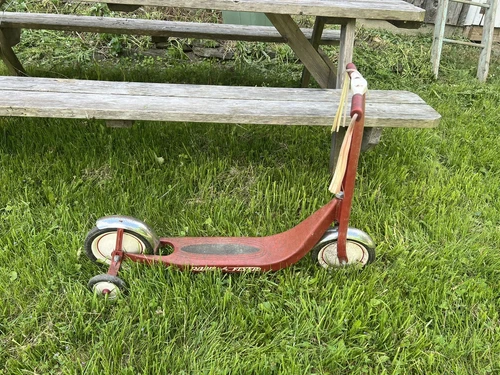 Vintage Retro Red Radio Flyer Childs Kids Metal Scooter Training Wheels Trike