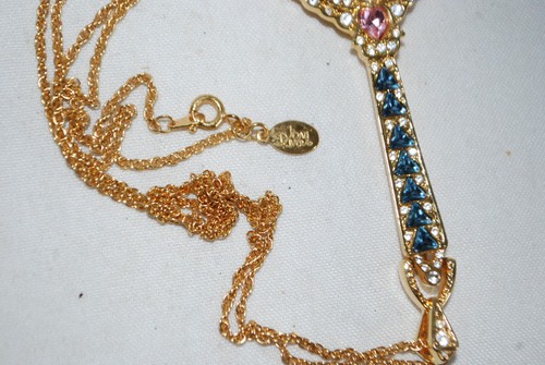 Beautiful Joan Rivers Lorgnette Magnifying Glass Pendant Necklace - Picture 4 of 9