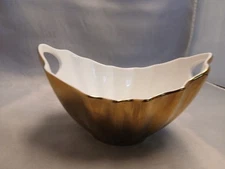 10 Strawbetty Street Double Handled Gold & White 5x51/2