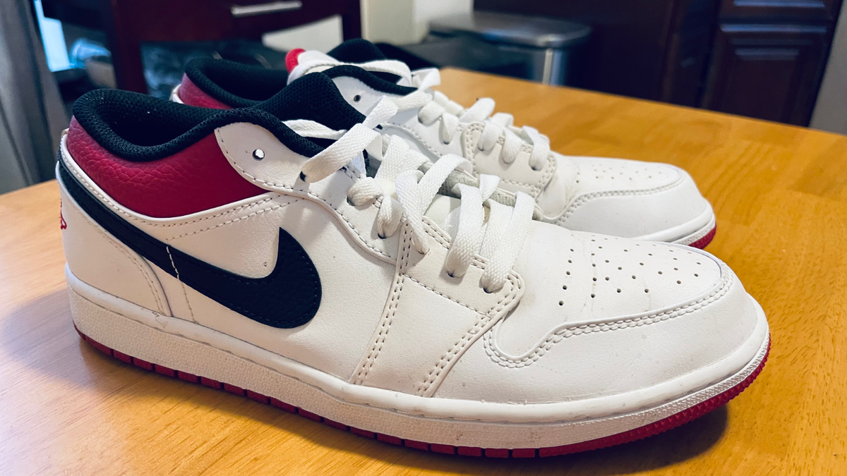 NIKE AIR JORDAN 1 LOW ホワイト/レッド 9.5 Size 9.5 - Air Jordan 1 Low White University Red Sneakers
