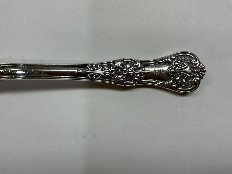 Tenedor de cena Tiffany & Company de plata esterlina patrón rey inglés 1885 Foto 2 de 4