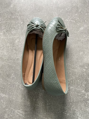 Ladies Green Flat Shoes Size 3(36)