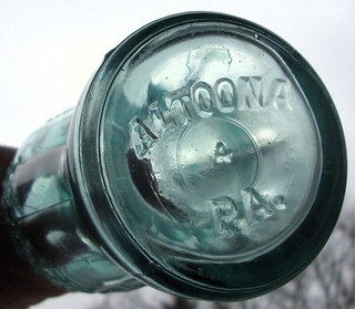 1915 HOBBLE SKIRT COCA COLA SODA BOTTLE ALTOONA PA. INTERESTING BASE EMBOSSING