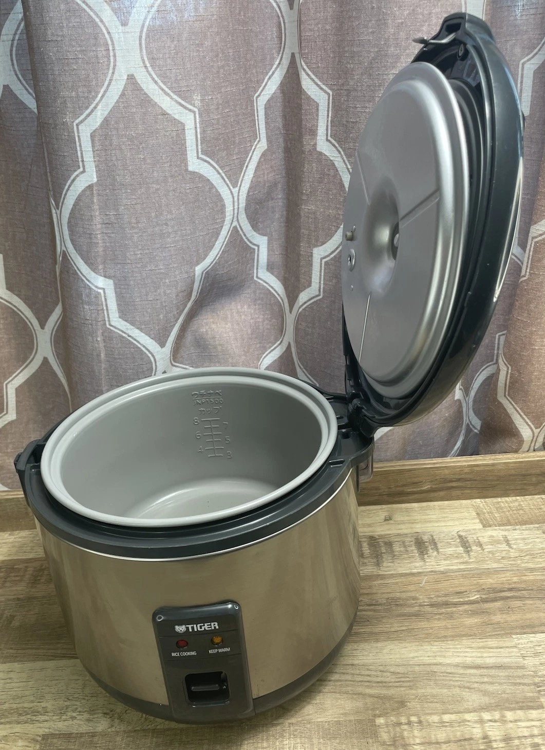 Tiger JNP-S15U, 8-Cup Rice Cooker and Warmer Urban Satin