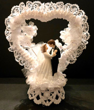 Very Lacey Sparkly Dancing Wedding Topper Flowers Excellent condition BEAUTIFUL