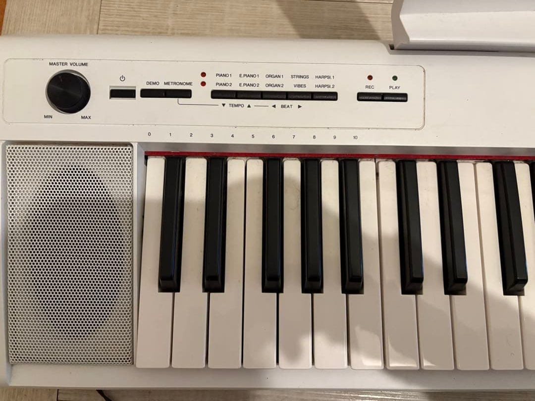 YAMAHA Piaggero NP-12 61-Key Digital Piano White 2019 w/ Adapter