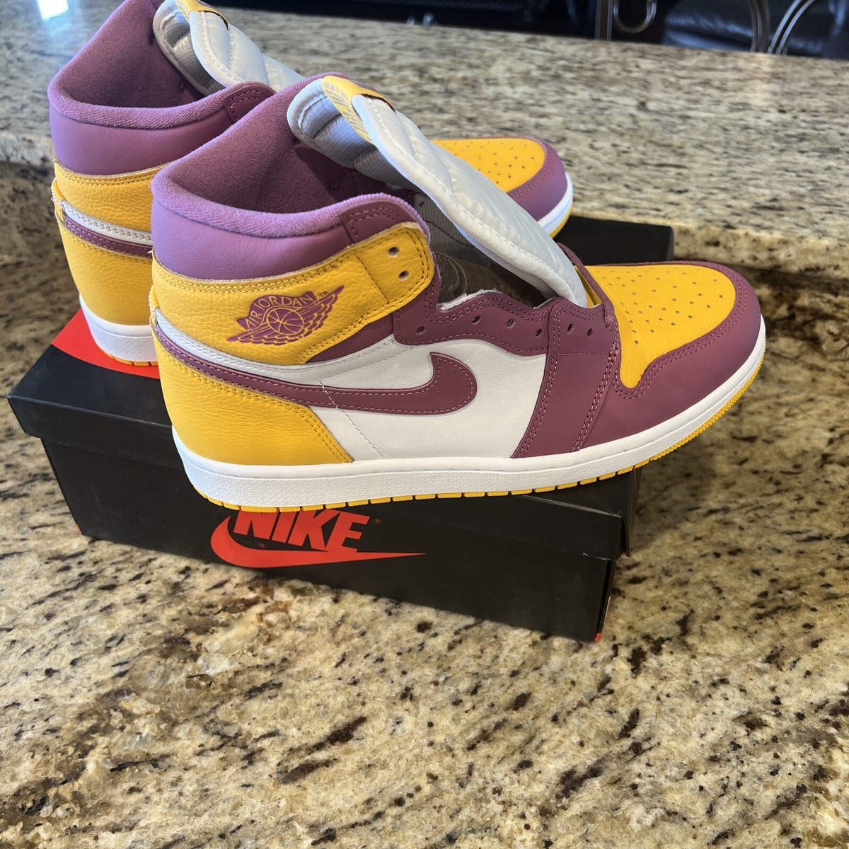 Jordan 1 Retro High OG Brotherhood 2022 Sz 9.5 Release Date: Air Jordan 1 High OG  main image 4