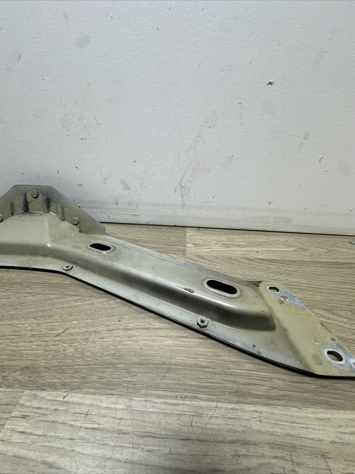 03-13 Maserati Quattroporte Front Upper Radiator Support Bracket Oem