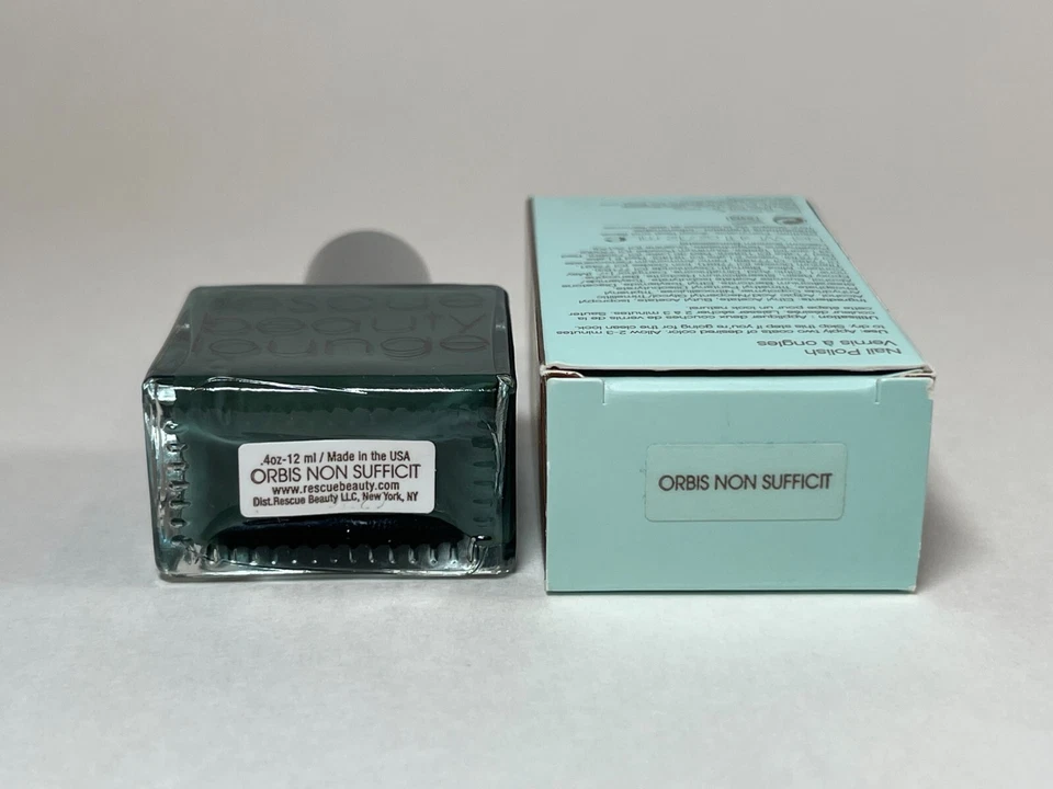 Esmalte de uñas Rescue Beauty Lounge en Orbis no suficiente | Crema verde pino nuevo Foto 3 de 3