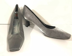 stuart weitzman silver pumps