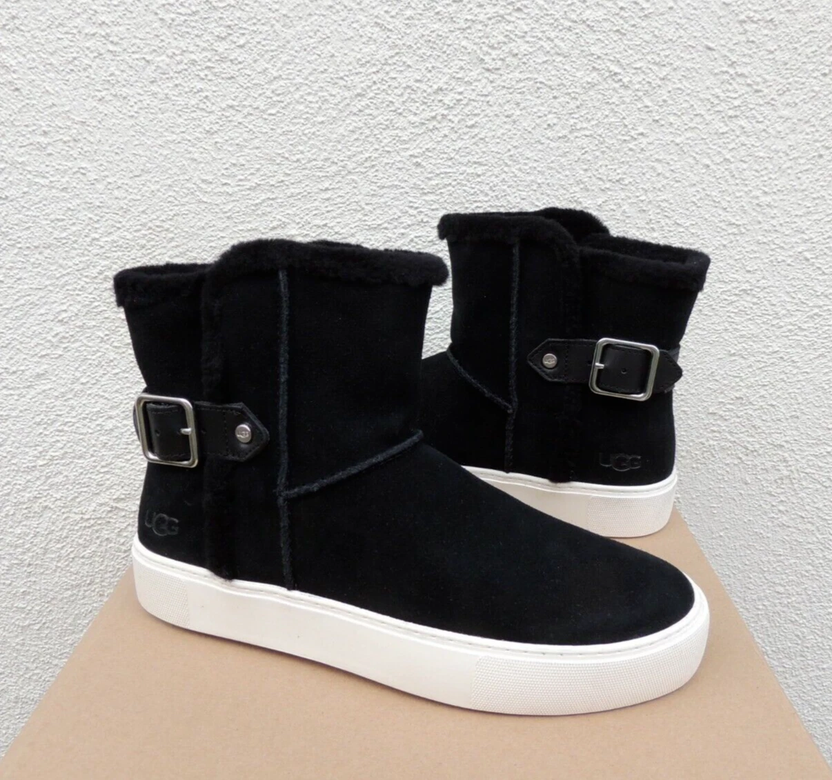 UGG AIKA STIVALETTI SNEAKER CLASSICI SCAMOSCIATI LANA DI PECORA DONNA US 8 EUR 39 ~NUOVI CON SCATOLA