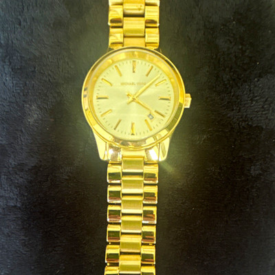 Michael Kors Women s Analog Quartz Gold Tone Bracelet Watch Silver Dial Date