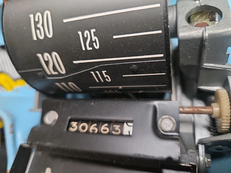 Velocímetro y carcasa Oldsmobile Toronado 1966 1967 1968 1969 1970 Foto 3 de 4