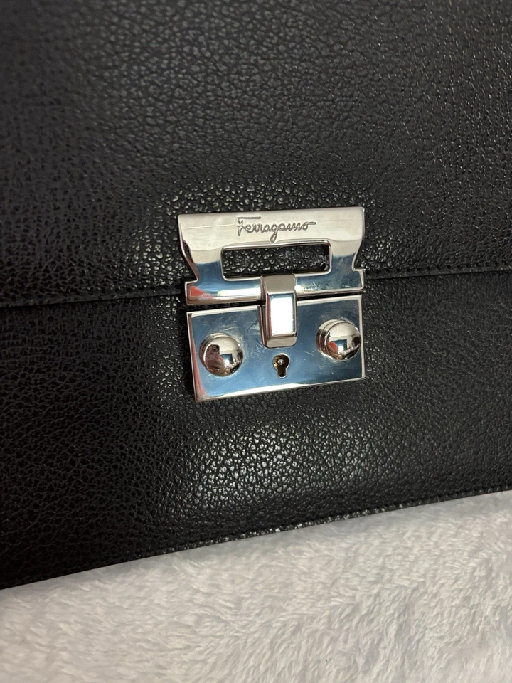 Auténtico bolso de mano Salvatore Ferragamo de cuero negro plateado 118801 Foto 4 de 4