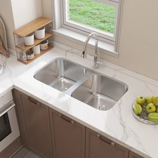 32" Undermount Kitchen Sink 50/50 Double Bowl Stainless Steel with Strainer