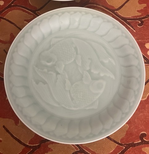4 VINTAGE LONGQUAN CHINESE CELADON GOLDFISH KOI EMBOSSED GREEN DINNER PLATES 10" - Picture 2 of 4