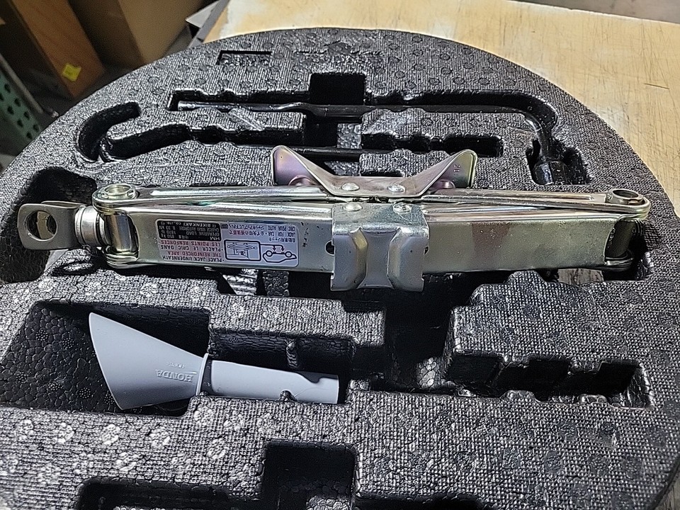 20162021 HONDA CIVIC JACK WITH TOOLS LUG WRENCH FOAM NO SPARE TIRE