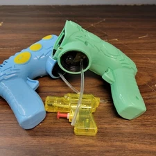 Sun Squad Mini Extreme Bubble Blaster Blue & Green W/Yellow Squirt Gun