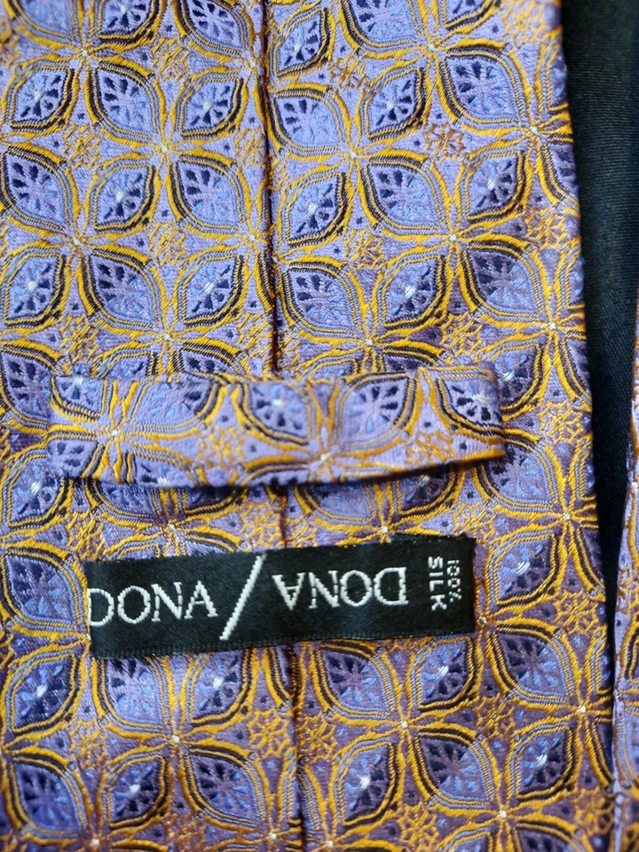 Corbata de seda DONA DONA IMPRESIONANTE COLORES MORADOS Y DORADOS ¡HERMOSOS patrones geométricos! Foto 2 de 4