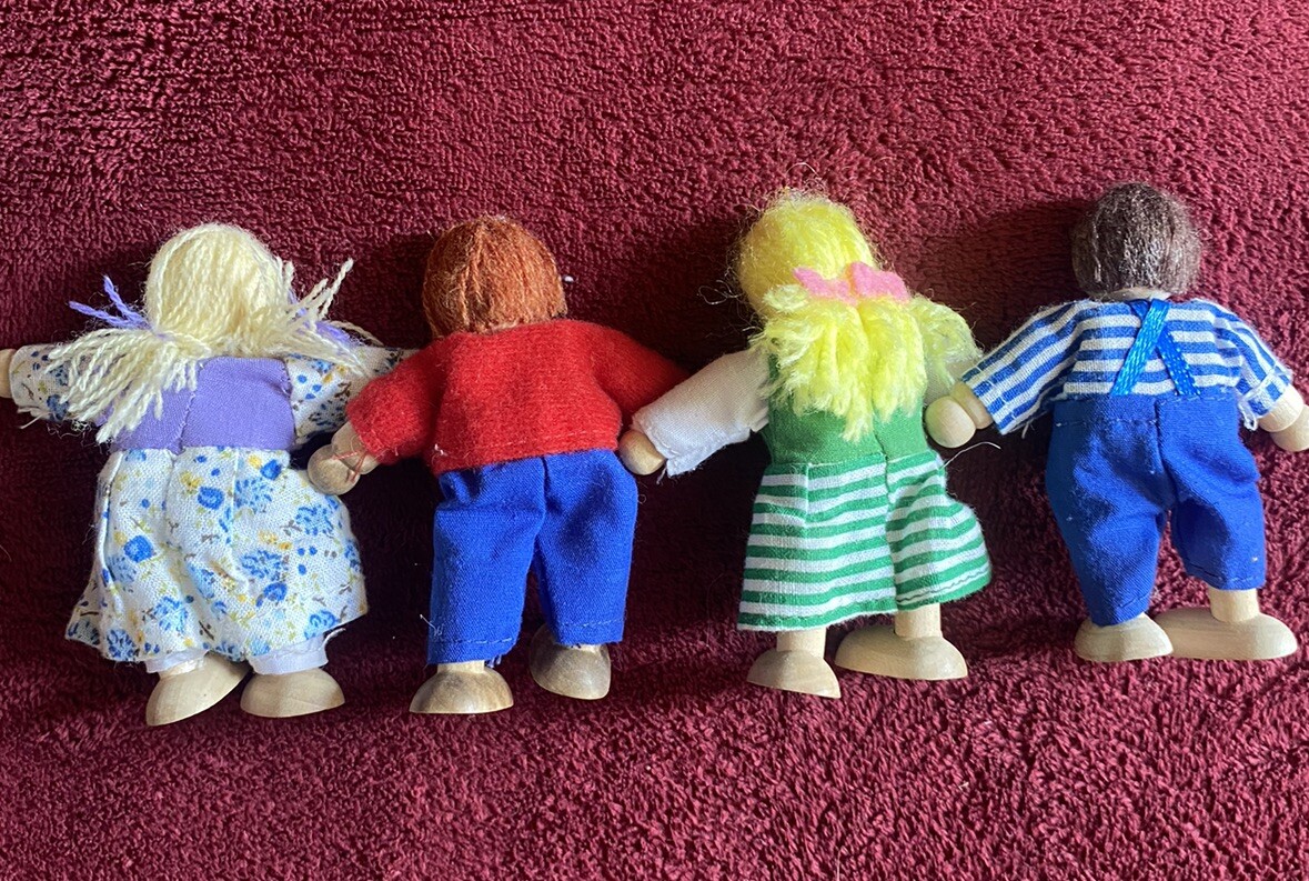 Set Of 4 MELISSA & DOUG Dollhouse Dolls Wooden Family Bendable Miniatures 3.5&rdquo;
