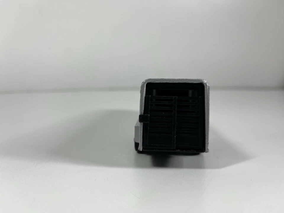 ERTL Cattle/Horse Gooseneck Double Axle Tandem Farm Trailer Toy 1/64 Diecast - Image 3 of 4