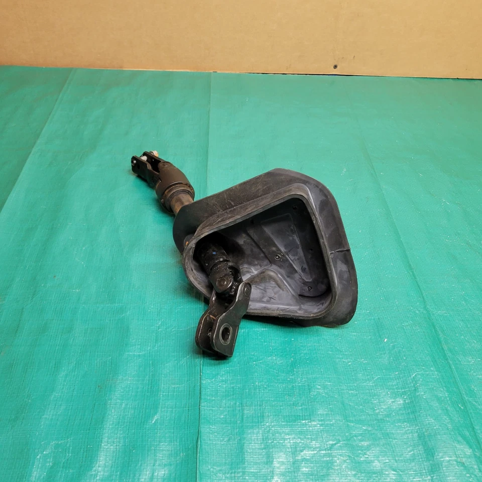 2011-2016 Cadillac SRX Steering Column Lower Intermediate Shaft OEM 20841581 - Image 3 of 4