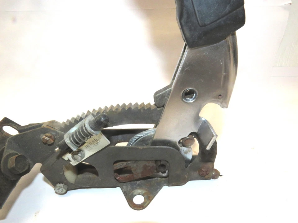 Chevrolet Corvette 1969-1975 montaje de freno de estacionamiento Corvette C3 Foto 4 de 4