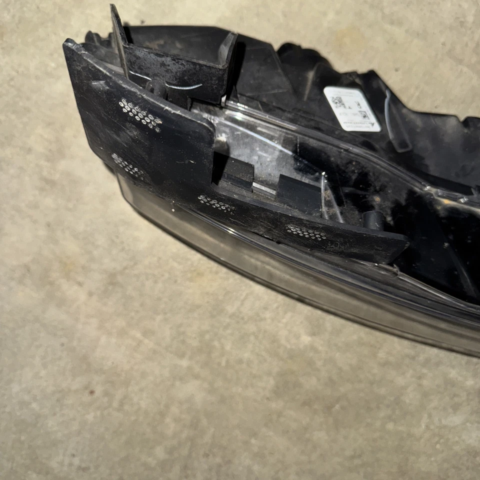 LUZ ANTINIEBLA DELANTERA DERECHA TESLA MODELO X CUADROS 2021-2024 1621195-00-C leves daños Foto 3 de 4