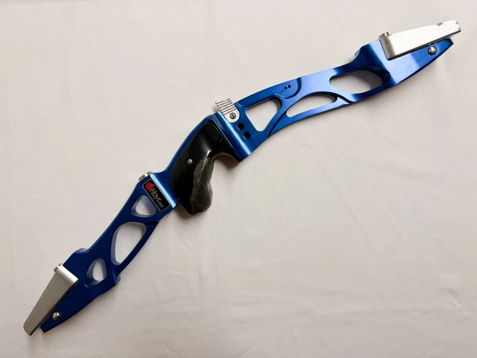 Hoyt Avalon Archery Recurve Riser - 25" - Right Handed - Blue - ILF Fitting - image 2 of 4