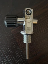 Yoke scuba valve