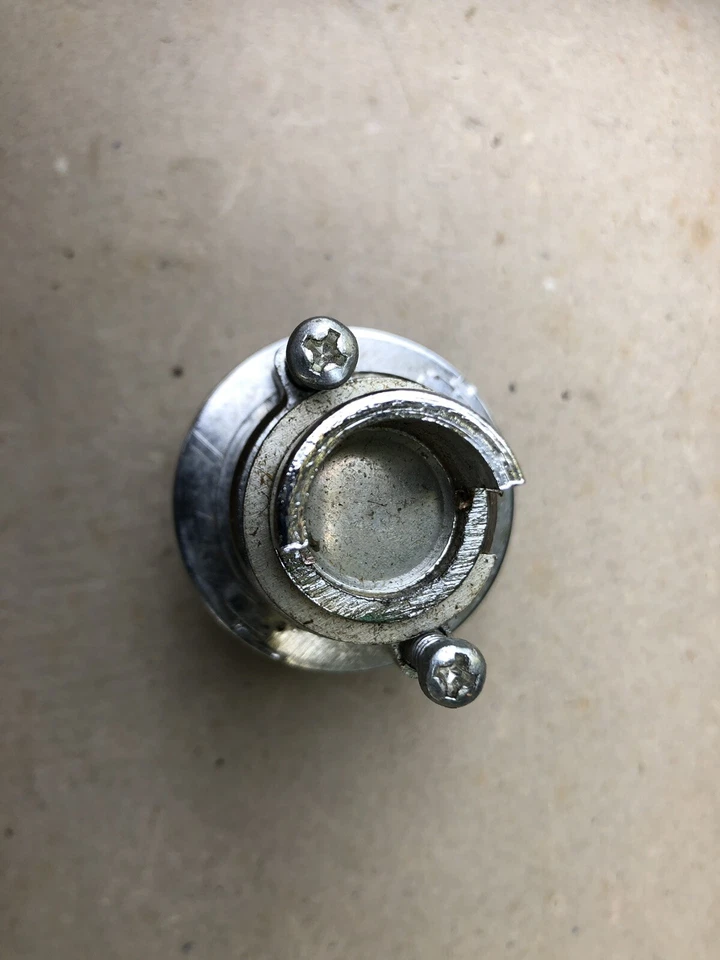 SAAB 96 Sport 2 tiempos Bullnose V4 1964 a 1967 bloqueo de maletero N.O.S ¡Raro!! Foto 2 de 4