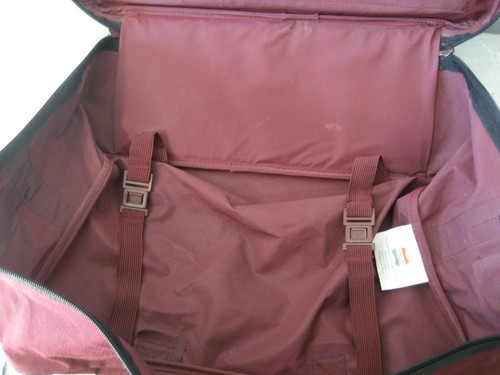 American Tourister Duffel Bag Carry On Canvas Maroon 13 x 18 x 7 EC - Picture 10 of 12
