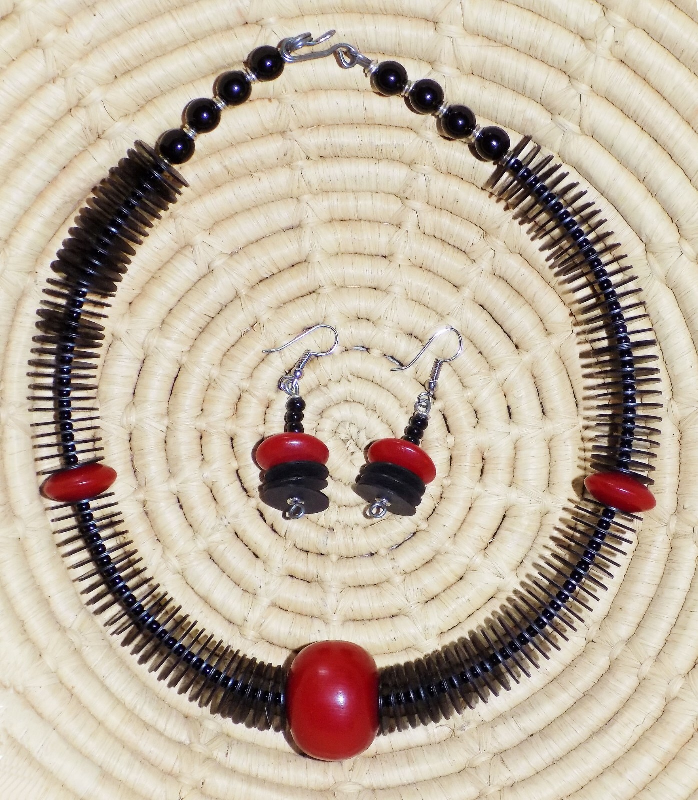 African Resin & Heishi Choker & Earrings Set jnha11