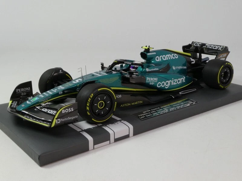 MINICHAMPS Aston Martin AMR22 #5 Vettel Last Race Abu Dhabi 2022 1/18 117222205 - Bild 2 von 3