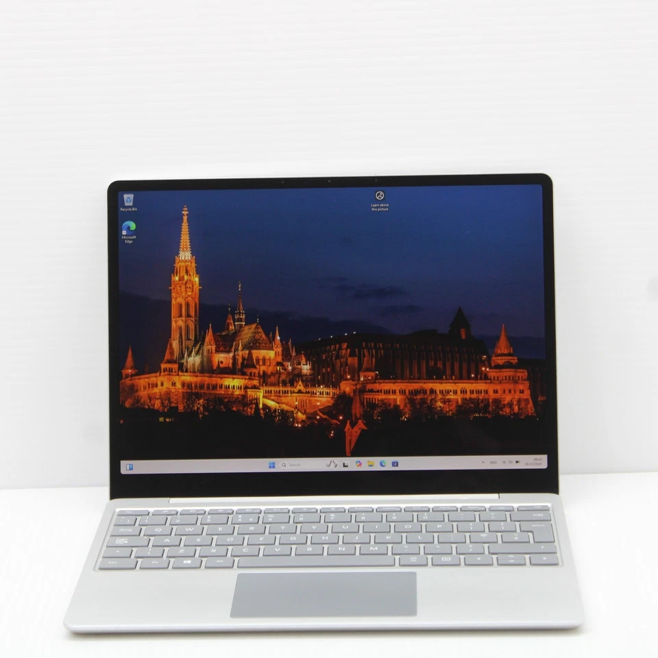 Microsoft Surface Laptop Go 12.5 in Intel i5 1035G1 8GB RAM 256GB SSD Win 11 Pro - Image 2 of 4