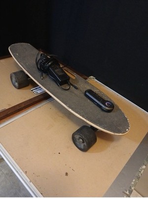 Electric Skateboard w/ Remote by Weskate H2S-01- USED ONLY ONE