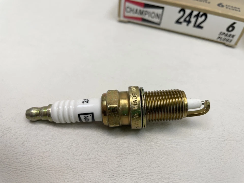CHAMPION 2412 PREMIUM GOLD SPARK PLUG SET OF (12) AUTOMOTIVE / TRUCK / CAR - Image 3 of 4