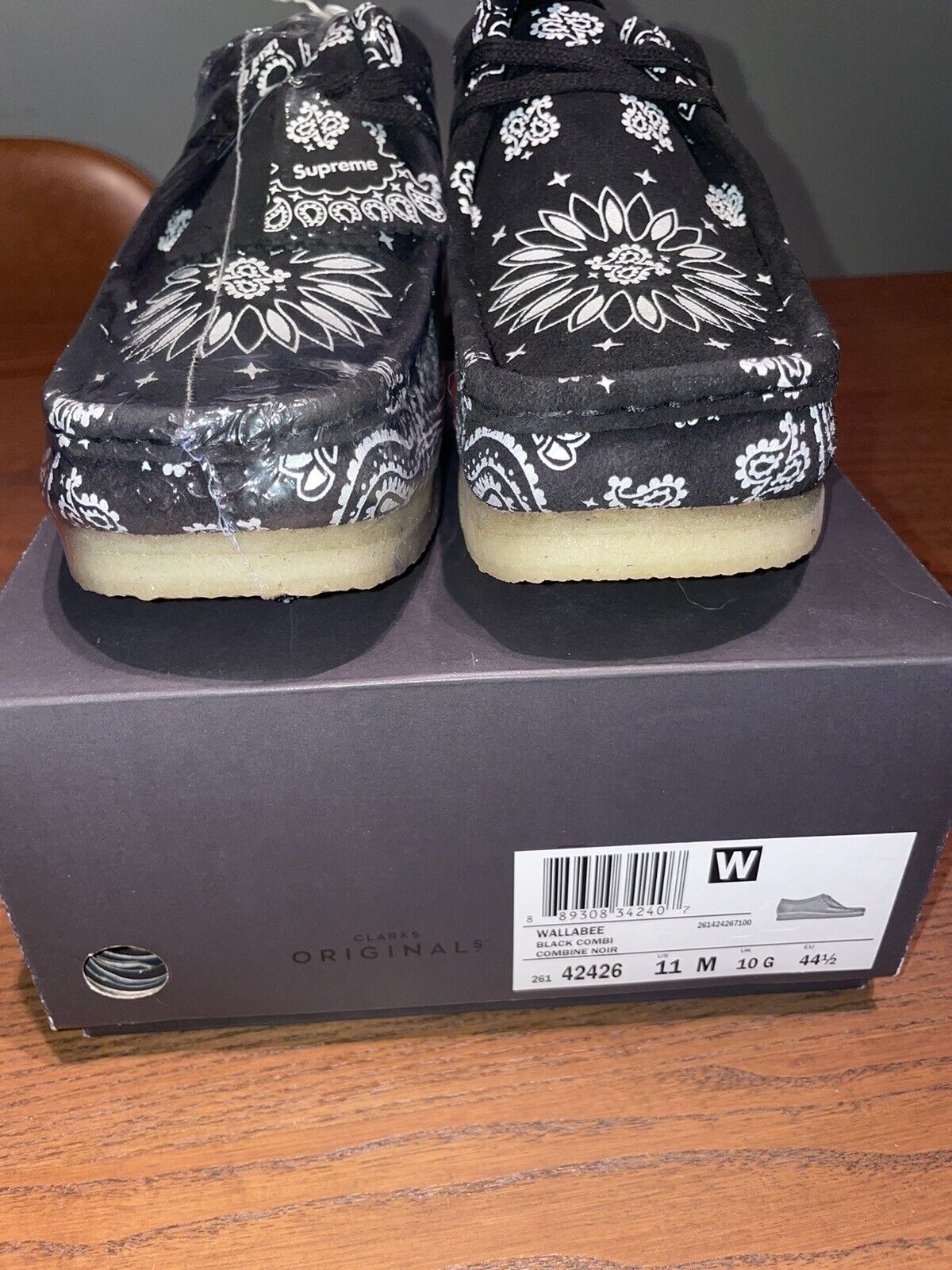 BRAND NEW Supreme x Clarks Originals Wallabee Sz 11 M Bandana Black Paisley  RARE