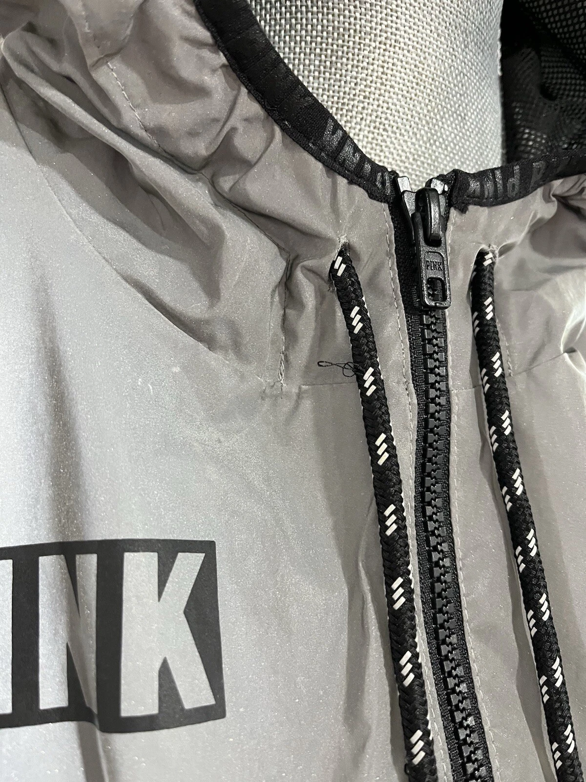 UNDERCOVER Victoria’s Secret ROSA Edizione Limitata 002 Giacca Anorak Riflettente Safe Jogging XS S