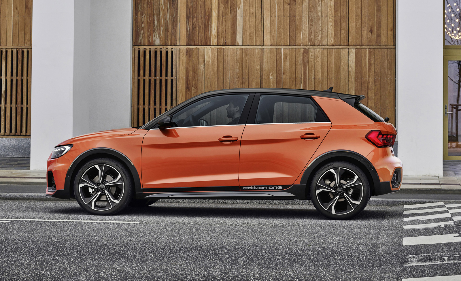 Baguette chromée Audi A1 18-26 Sportback, moulure contour inférieur vitres extérieures en argenté