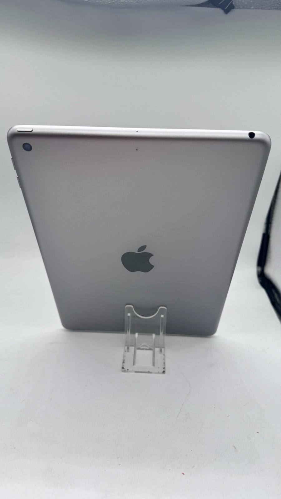Apple iPad 6th Gen. MR7F2B/A 32GB Wi-Fi  9.7in. - Space Grey image 6