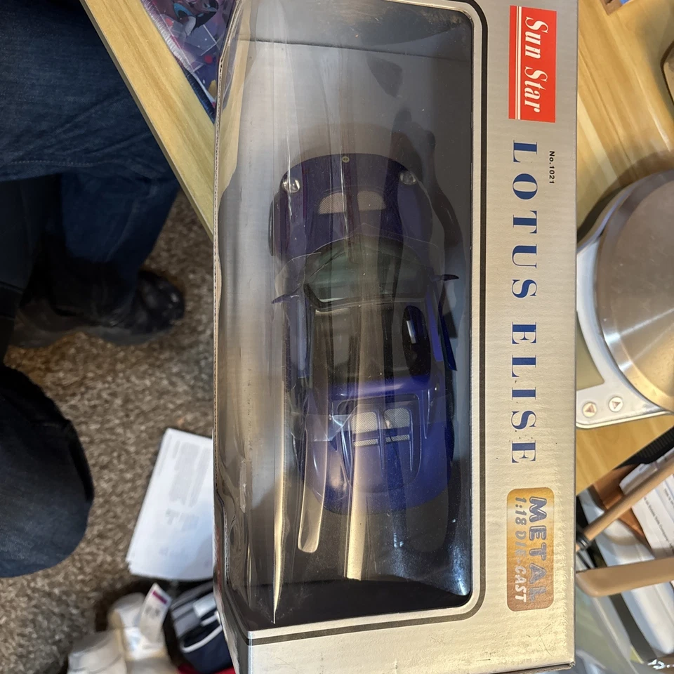 Sun Star 1/18 Scale Model Car 1031 - Lotus Elise 111S - Blue - Image 3 of 4