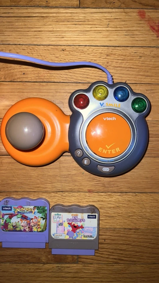 Vtech V Smile TV Learning System Console Bundle 4 Games 2 Controllers - Image 2 of 2