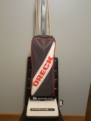 Oreck XL 9000D Upright Vacuum in great conditiin