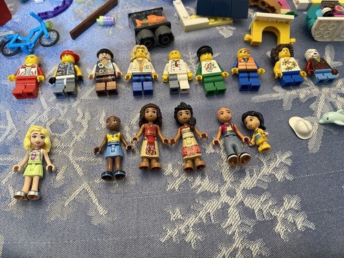 Lego Lot, 3.5 Lbs Assorted Friends, City, Star Wars, Pirates Of The Caribbean - Picture 2 of 13