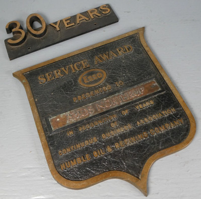 Vintage 30 Years Esso Service Award Metal Brass Plaque Humble Oil & Refining Co