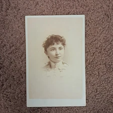 1800's Cabinet / Studio Card Pretty Woman C.H. Townsend Willimantic Conn