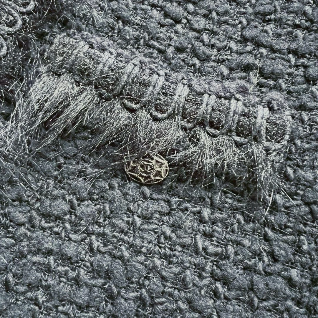 Charm Chanel Coco Mark con pelliccia di camelia giacca tweed 38