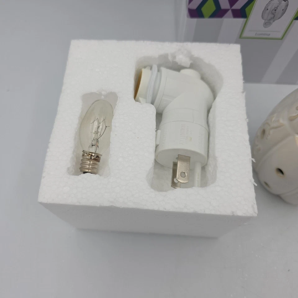 Mini aquecedor Scentsy Lumina coleção colheita de luz noturna abóbora branca - Imagem 3 de 4
